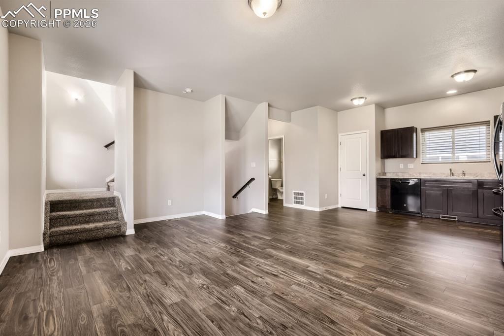 Image 4 of 17: Living Room