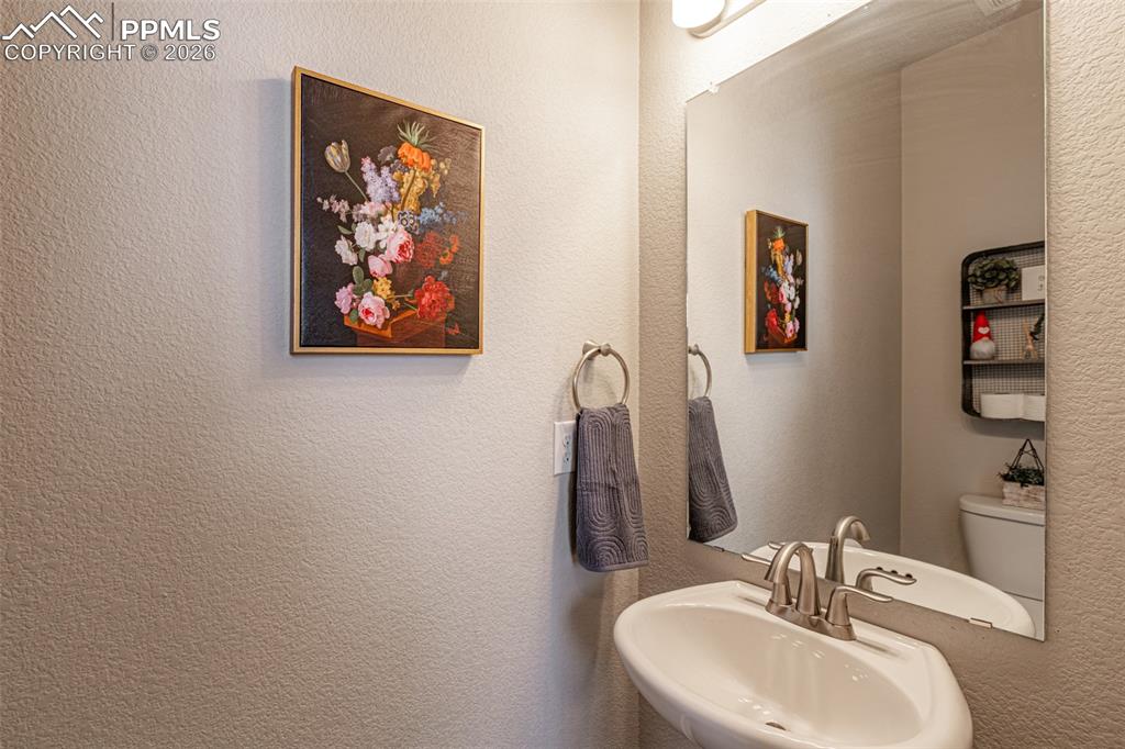 Image 12 of 29: Half bath on the main level