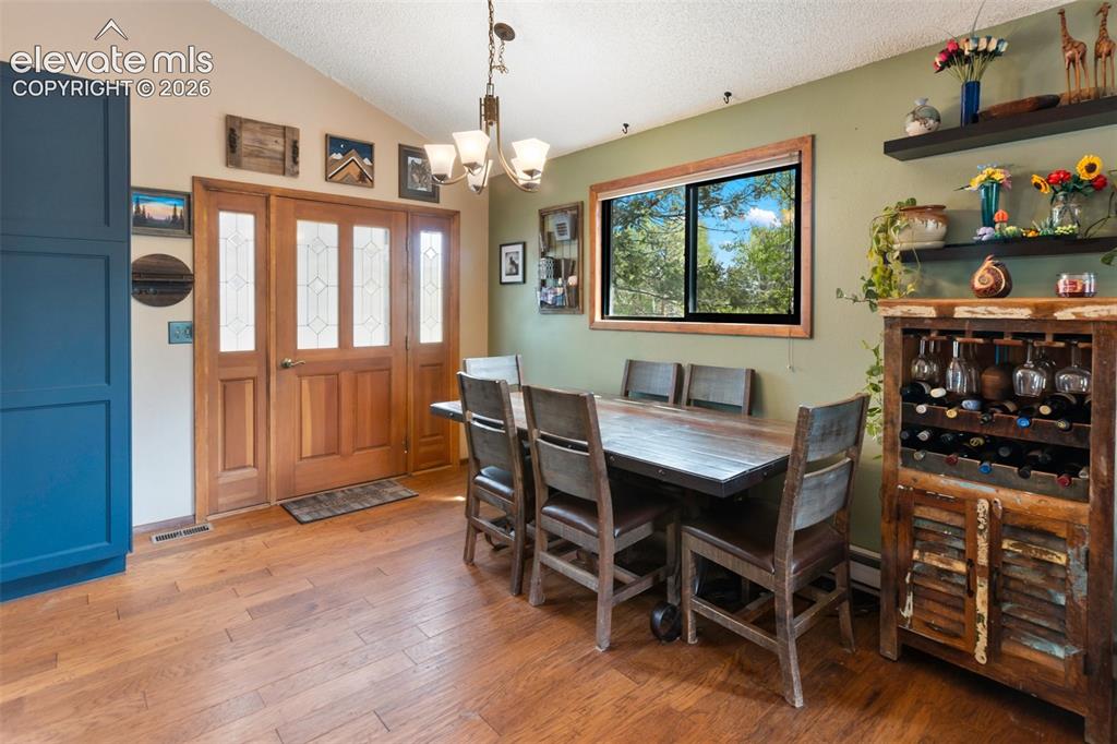Image 11 of 48: Dining Area