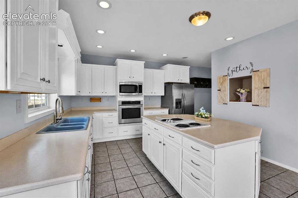 Image 10 of 41: Kitchen