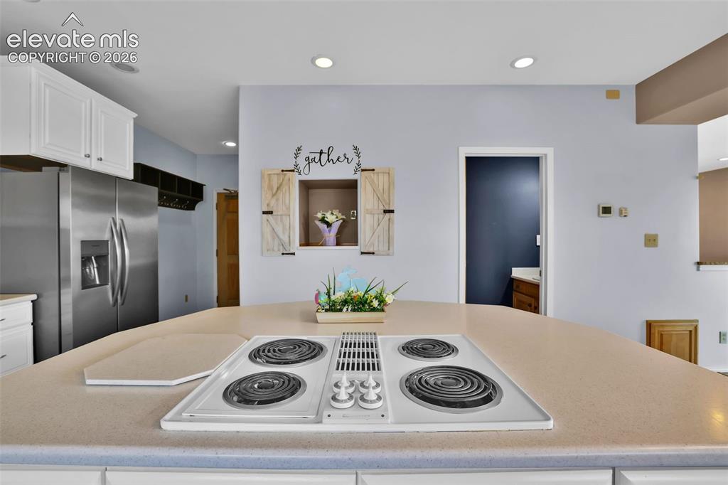 Image 11 of 41: Kitchen