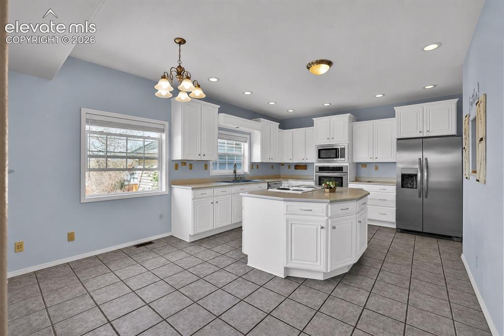 Image 13 of 41: Kitchen