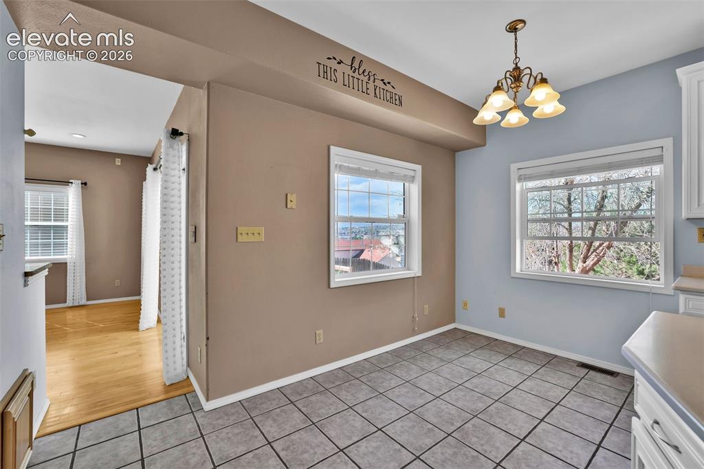 Image 14 of 41: Dining Area