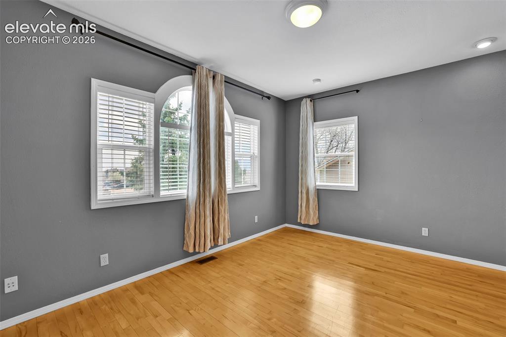 Image 18 of 41: Bedroom