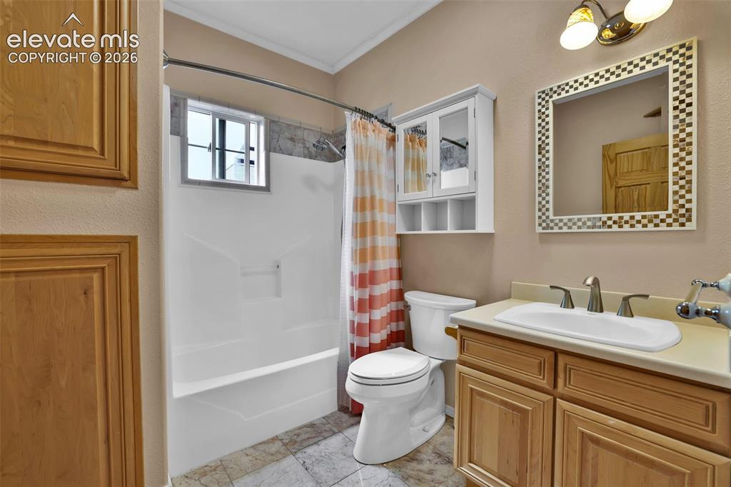 Image 30 of 41: Bathroom