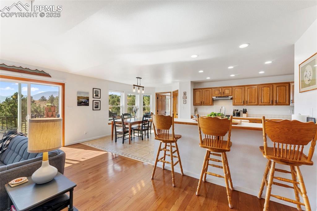 Image 10 of 50: Kitchen