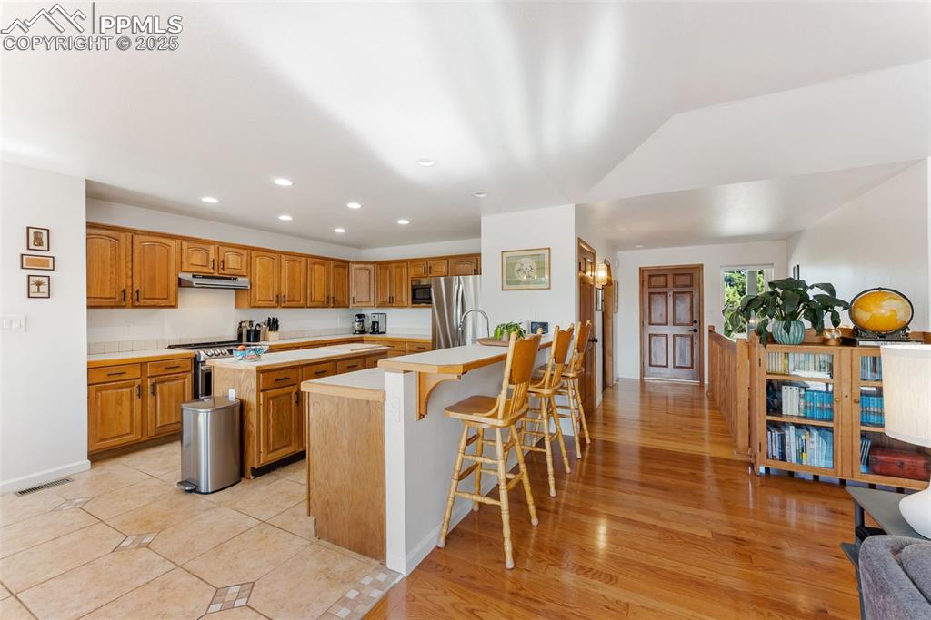 Image 12 of 50: Kitchen