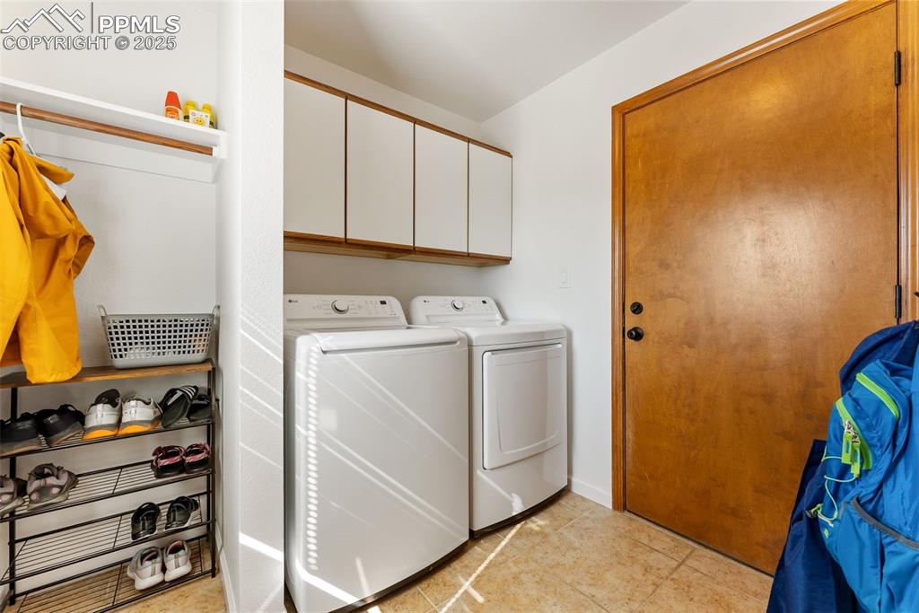 Image 15 of 50: Laundry