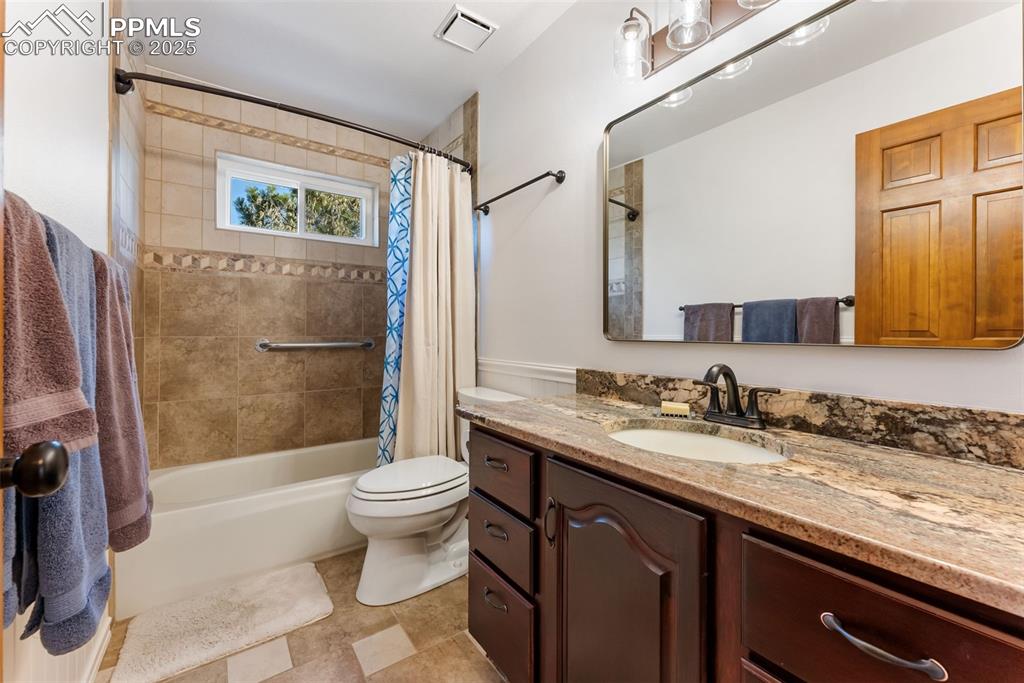 Image 21 of 50: Upstairs Bathroom