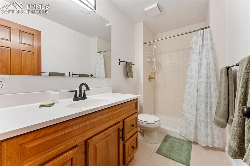 Image 32 of 50: Downstairs Bathroom