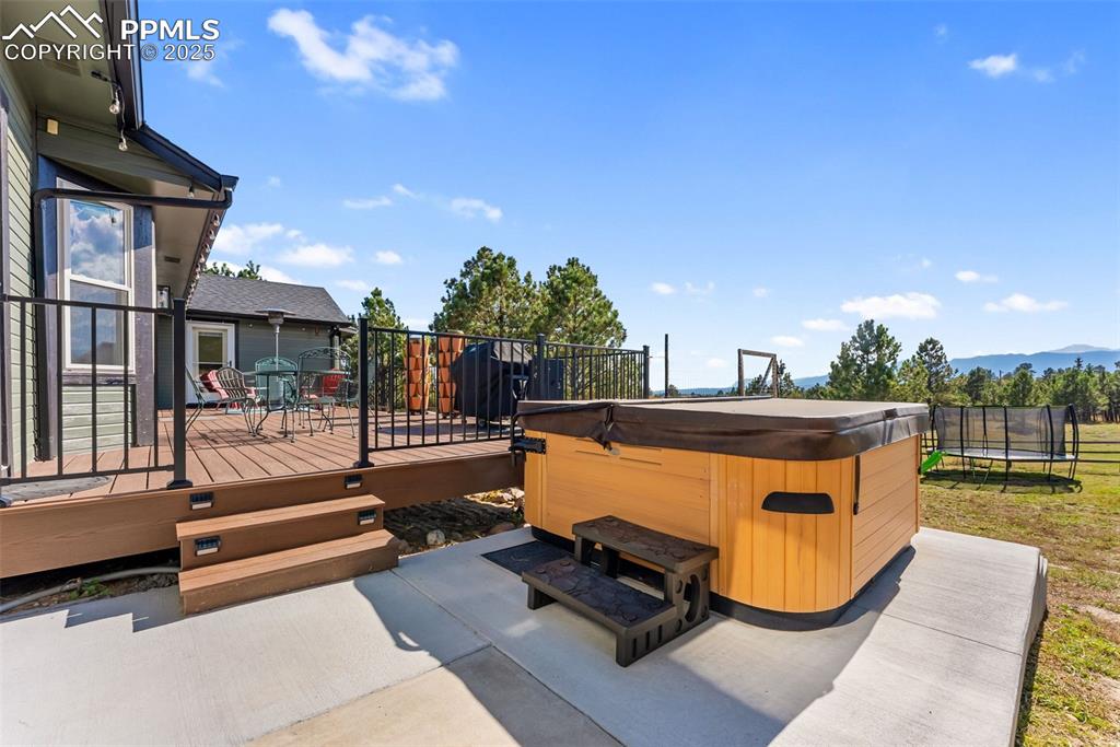 Image 37 of 50: Patio