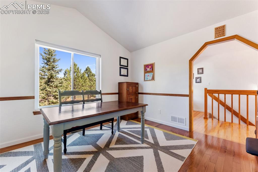 Image 4 of 50: Office