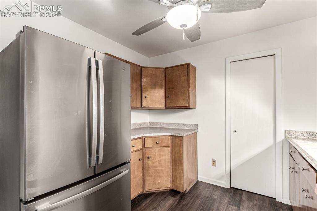 Image 12 of 50: Kitchen