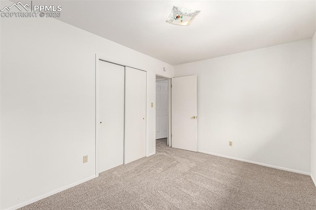 Image 21 of 50: Bedroom