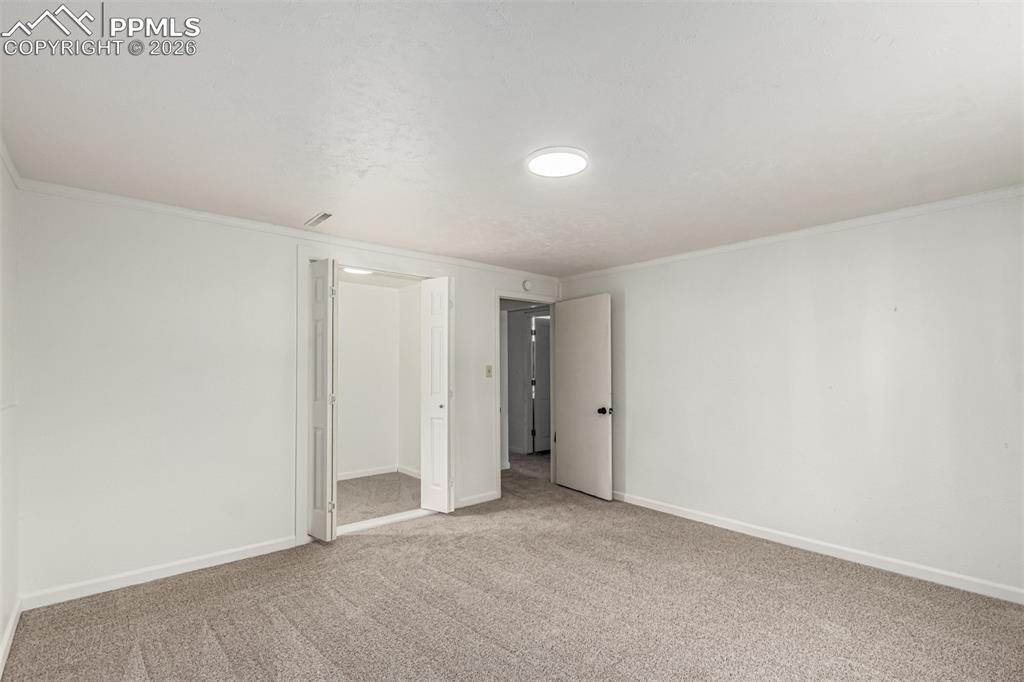 Image 30 of 50: Bedroom