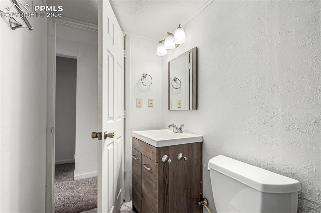 Image 34 of 50: Bathroom