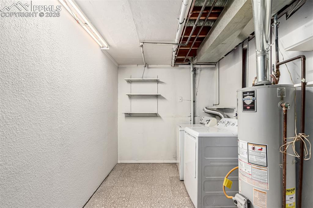 Image 36 of 50: Laundry