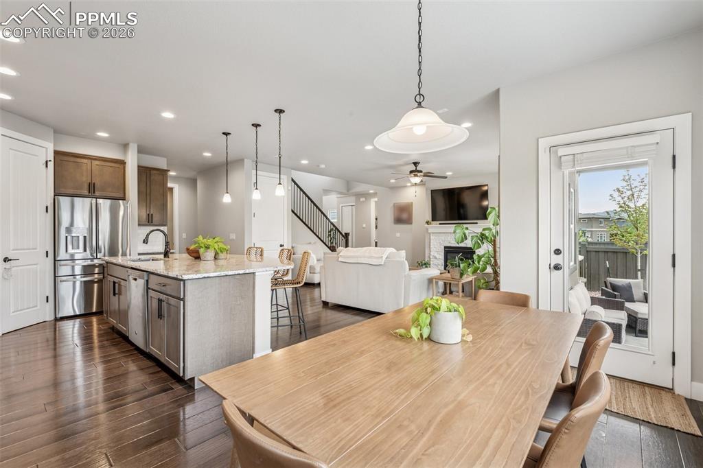 Image 13 of 43: Dining Area