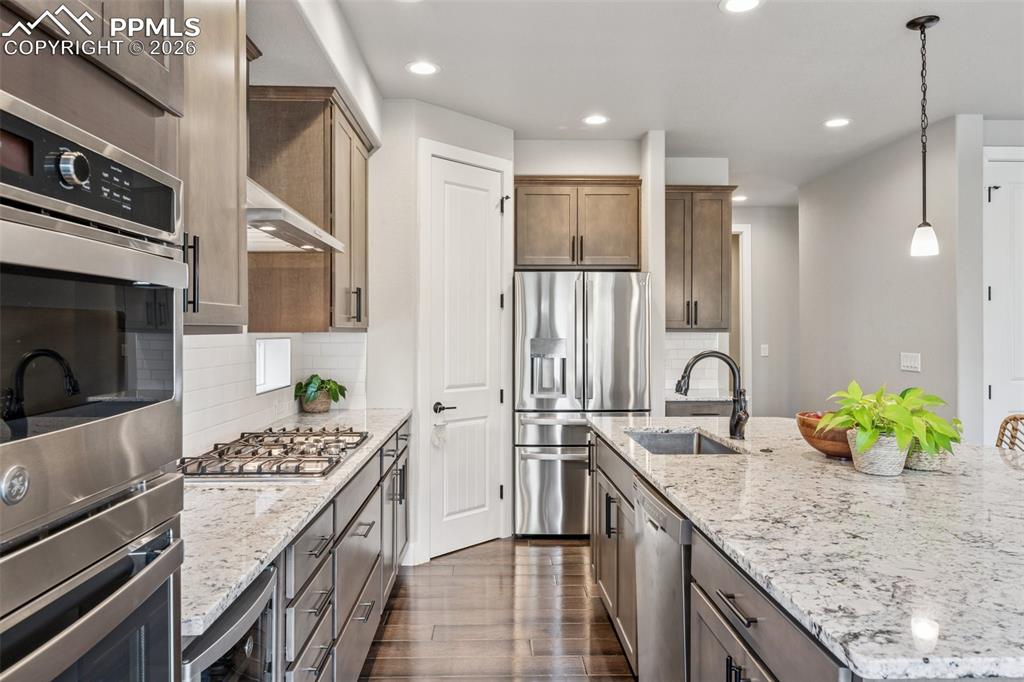 Image 14 of 43: Kitchen