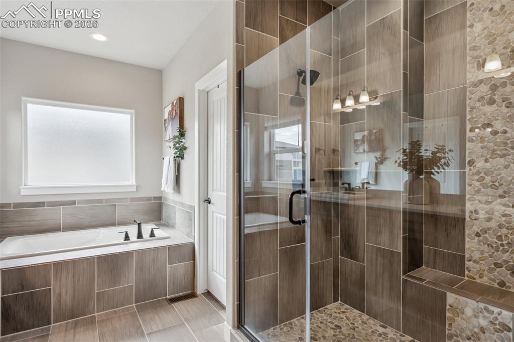 Image 20 of 43: Bathroom