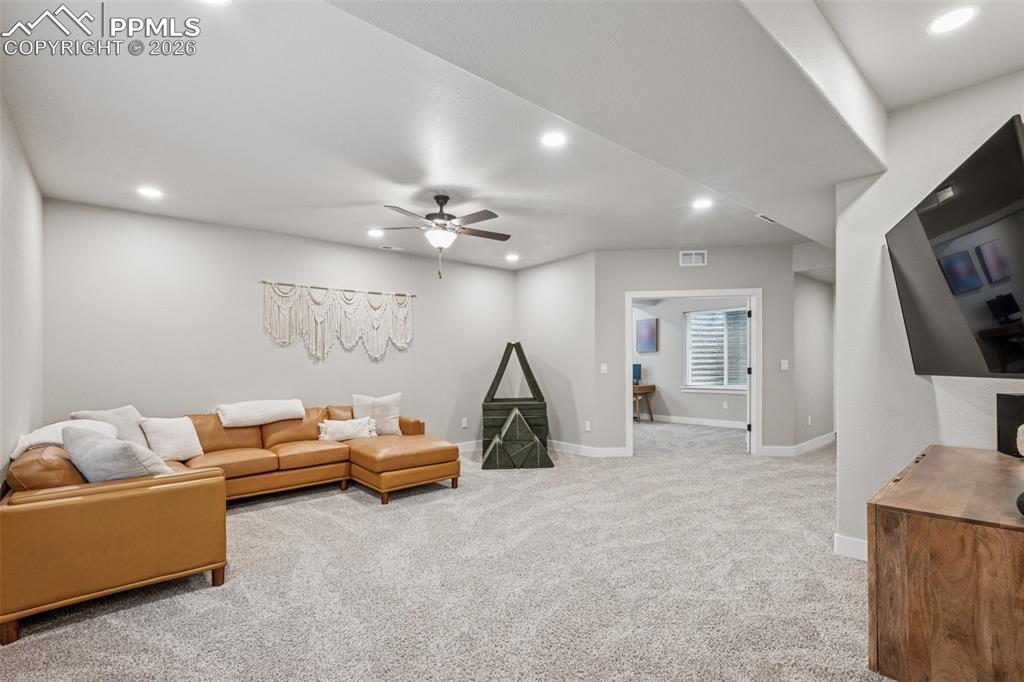 Image 26 of 43: Living Room