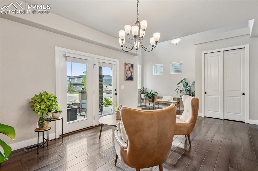 Image 7 of 43: Dining Area