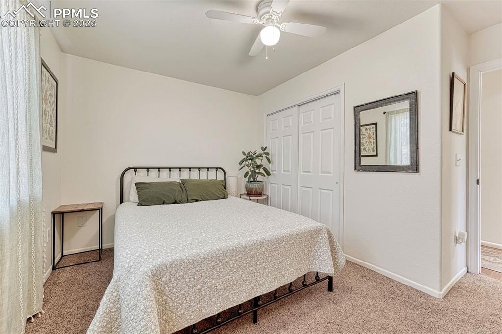 Image 10 of 25: Bedroom