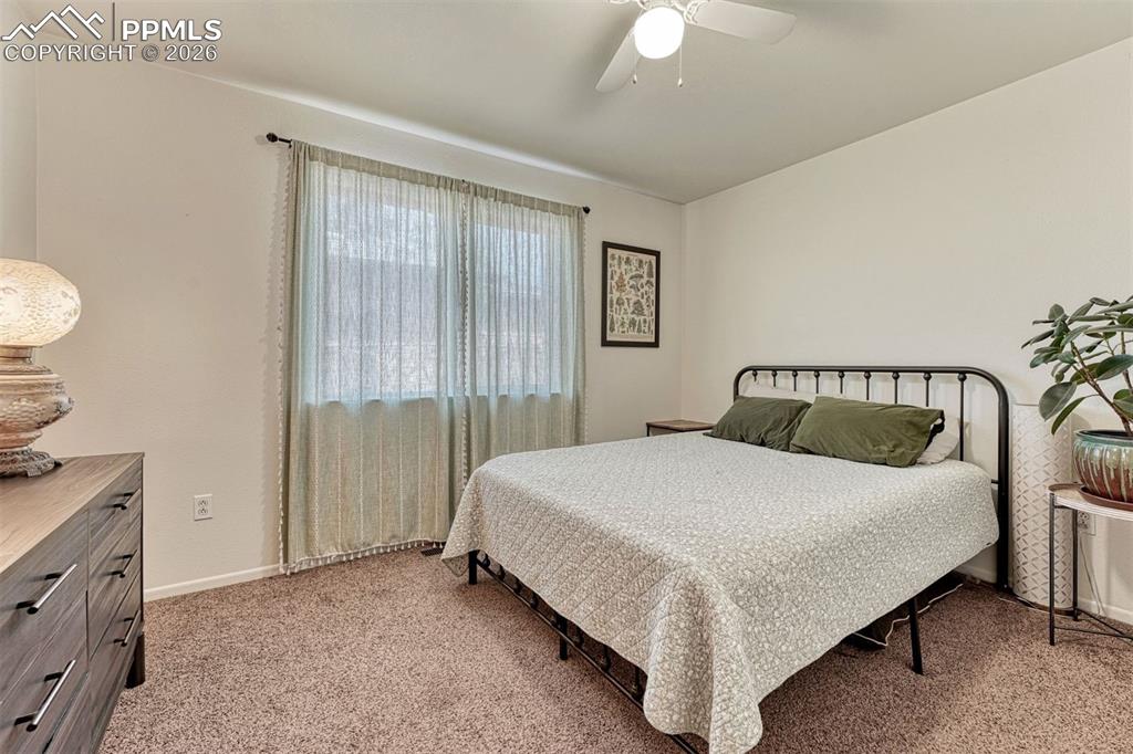 Image 11 of 25: Bedroom