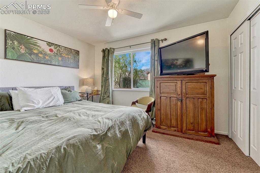 Image 15 of 25: Bedroom