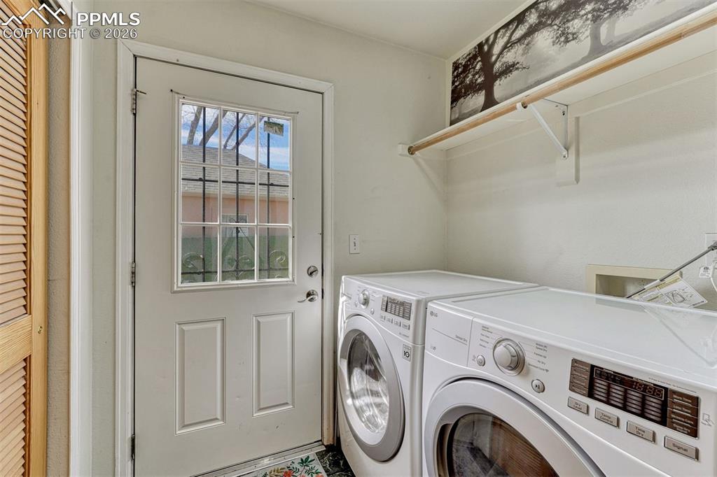 Image 19 of 25: Laundry