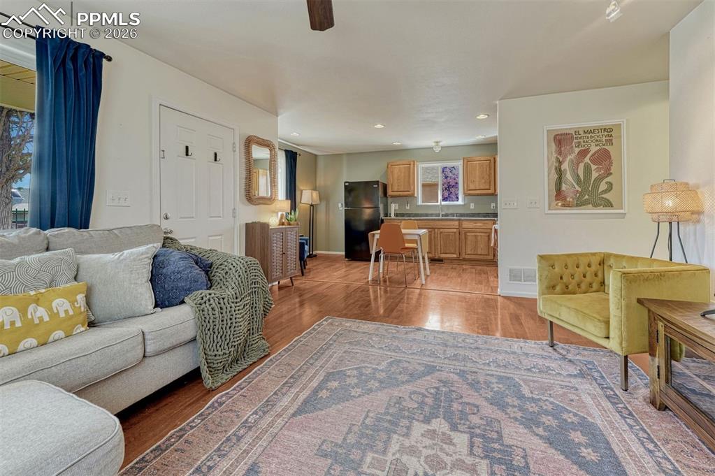 Image 4 of 25: Living Room