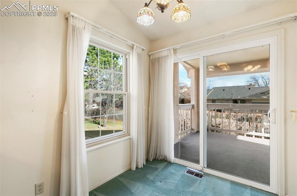 Image 11 of 32: Breakfast nook with walk-out