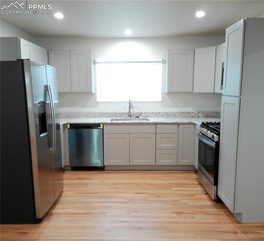 Image 11 of 46: Kitchen