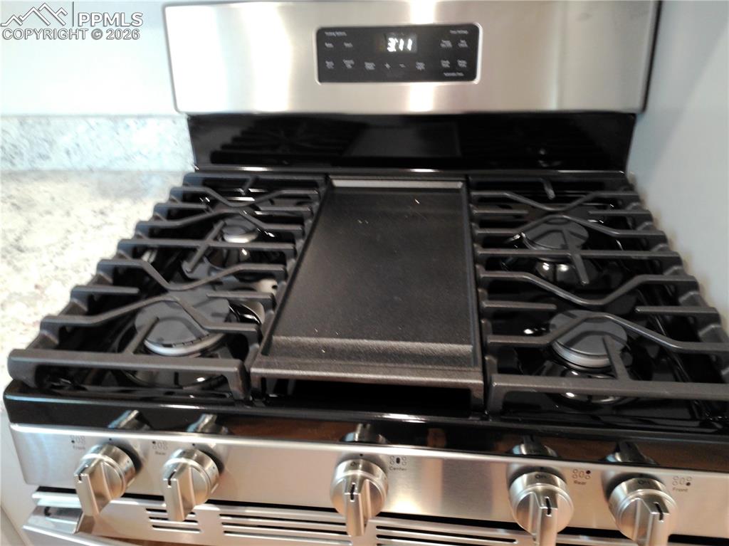 Image 13 of 46: Kitchen