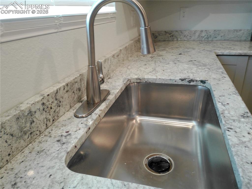 Image 14 of 46: Kitchen