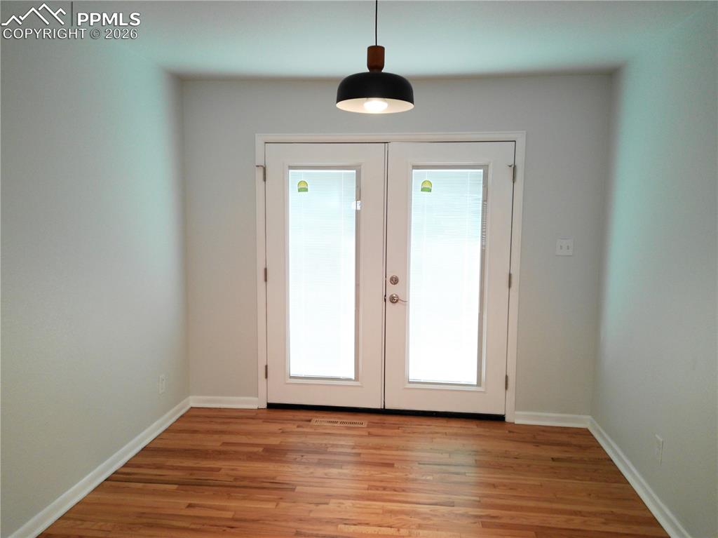 Image 17 of 46: Dining Area