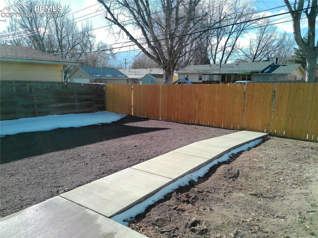 Image 20 of 46: Yard