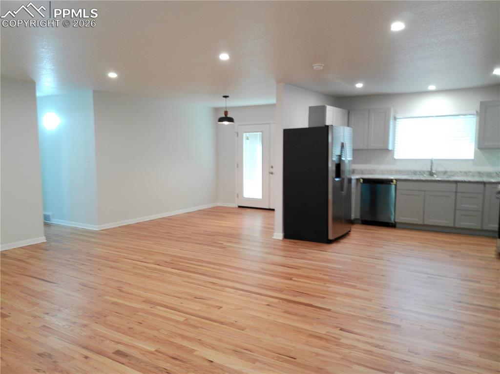 Image 21 of 46: Kitchen