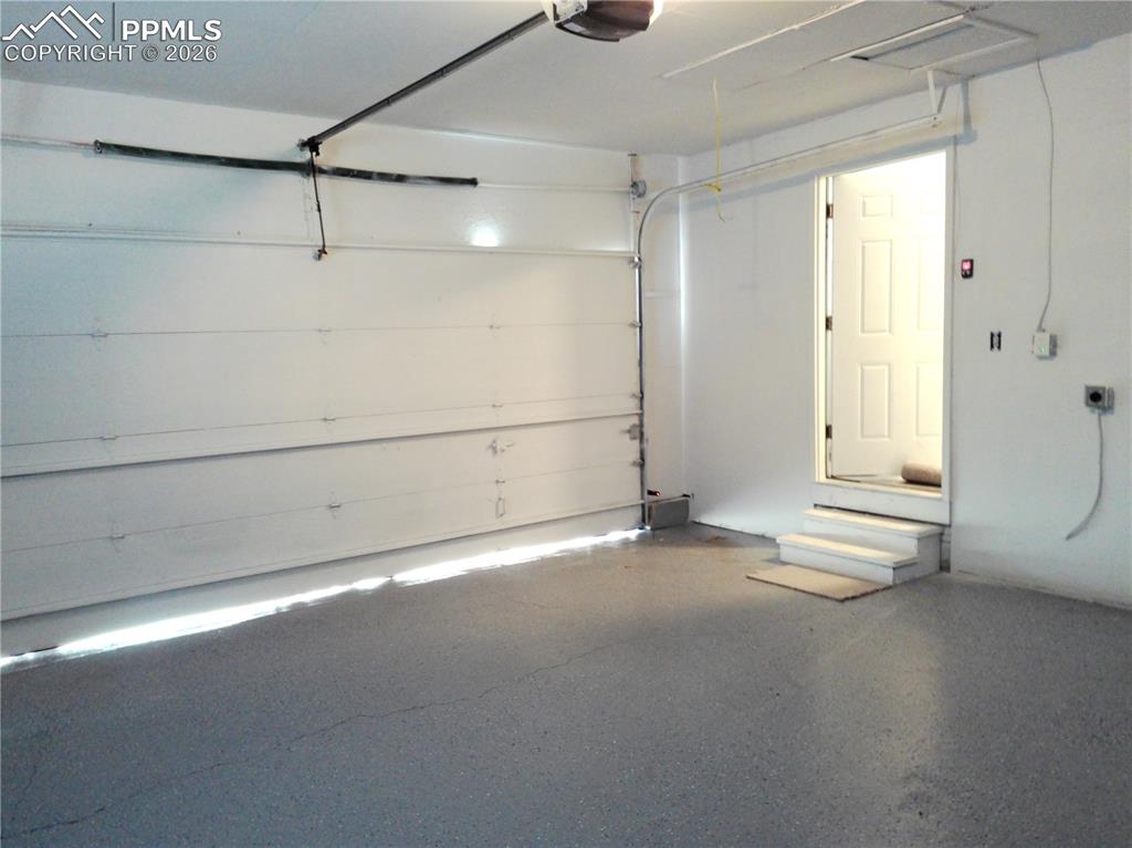 Image 42 of 46: Garage