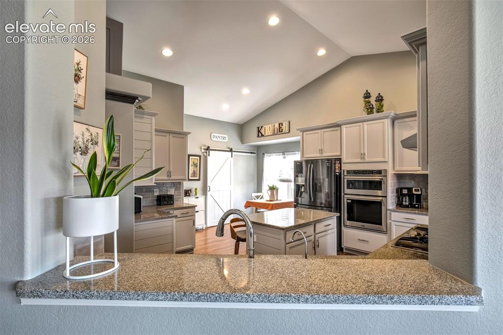 Image 12 of 50: Kitchen