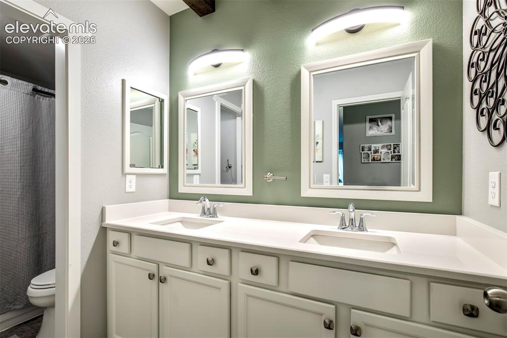 Image 41 of 50: Bathroom