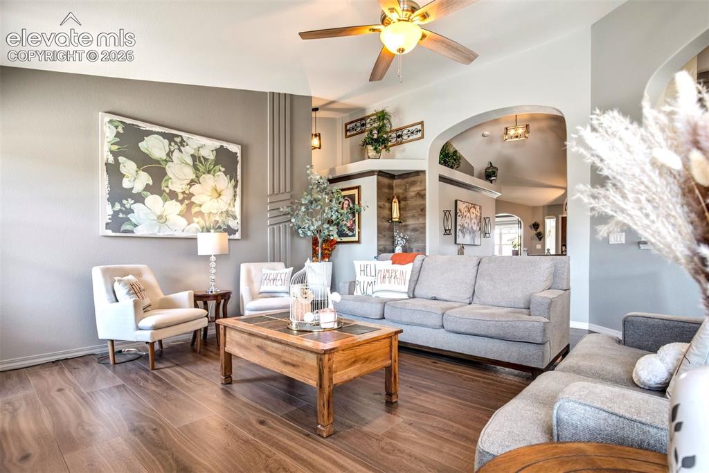 Image 9 of 50: Living Room