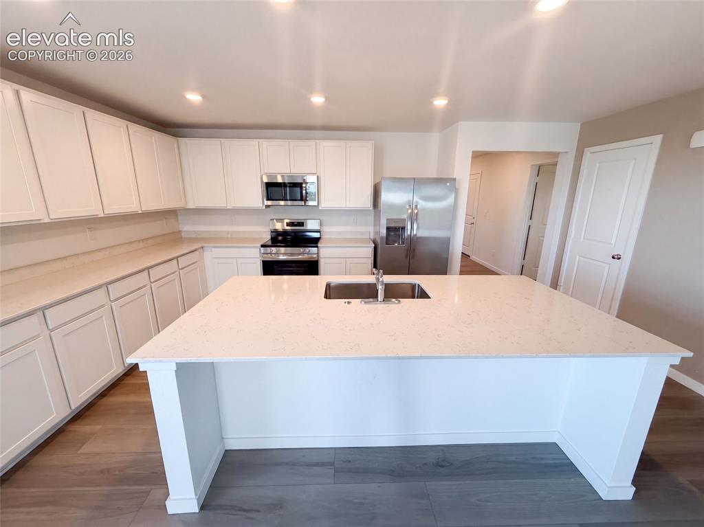 Image 9 of 28: Kitchen