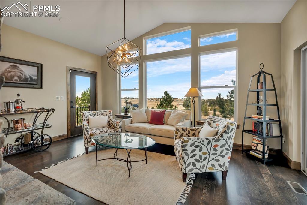 Image 14 of 50: Living Room