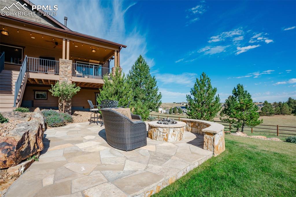 Image 20 of 50: Patio