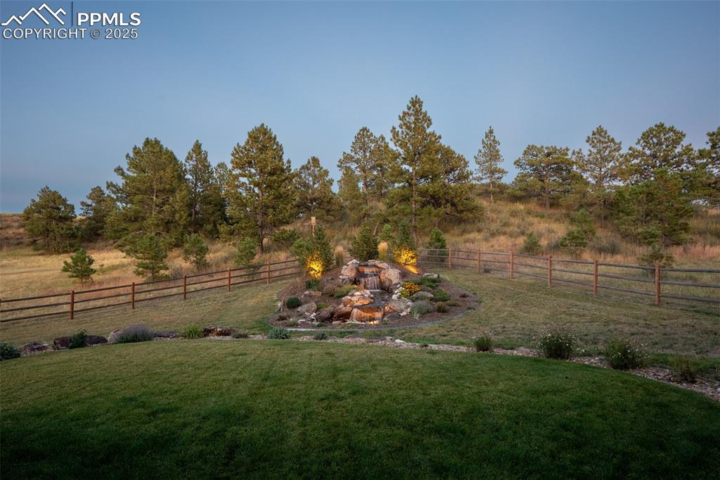 Image 22 of 50: Yard