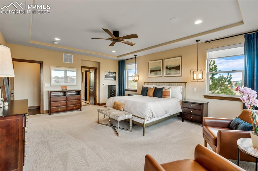 Image 25 of 50: Bedroom