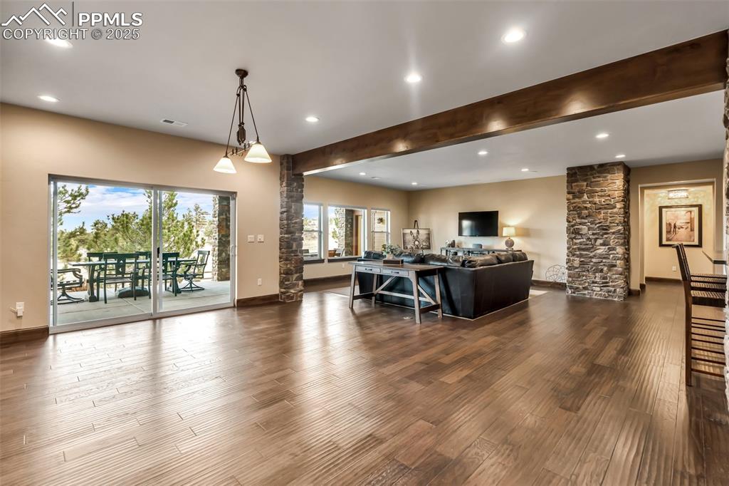 Image 36 of 50: Living Room