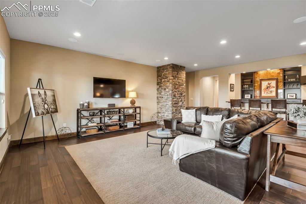 Image 37 of 50: Living Room