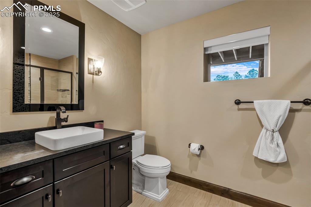 Image 40 of 50: Bathroom